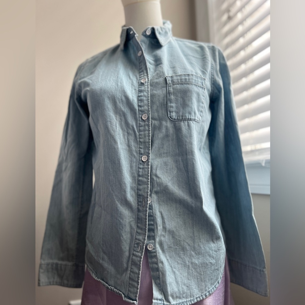 Casual Blue Button-Up Shirt Cat & Jack Girls XL Light wash denim Smoke Free